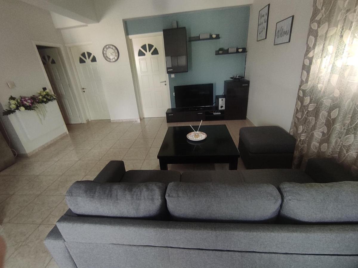Nickthegreekapartment Galatas  Bagian luar foto