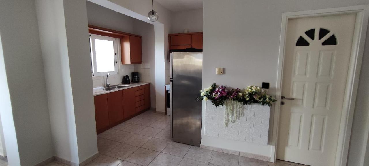 Nickthegreekapartment Galatas  Bagian luar foto