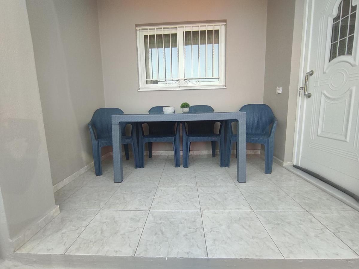 Nickthegreekapartment Galatas  Bagian luar foto
